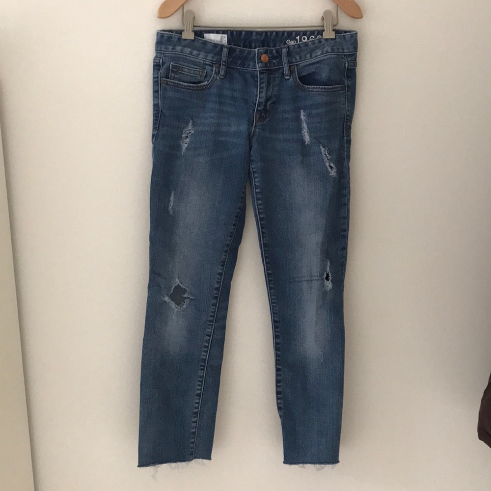Gap distressed cropped ankle jeans
